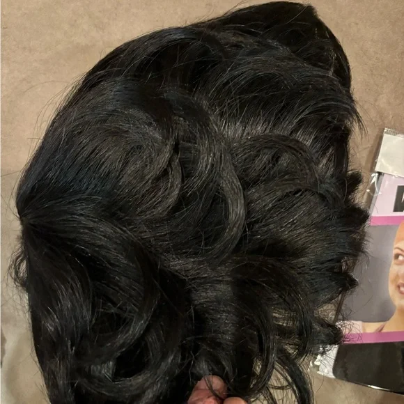 Human hair layered pixie wig NWT - Picture 5 of 7